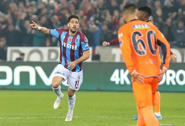 trabzonspordan-golculer-durdu-anastasios-bakasetas-atti-1673771598935.jpg Trabzonspor'dan golcüler durdu Anastasios Bakasetas attı - 3