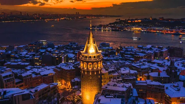 istanbulda-masalsi-manzara-beyazlar-icindeki-galata-kulesi-hayran-birakti-1643782821875.jpg İstanbul’da masalsı manzara! Beyazlar içindeki Galata Kulesi hayran bıraktı - 1