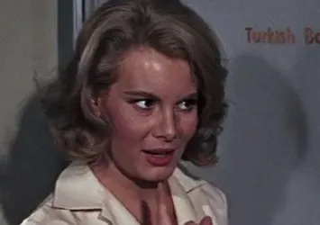 ‘Bond kızı’ Molly Peters hayatını kaybetti