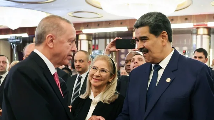 venezuela-turkiye-is-birligi-pekisiyor-devlet-baskani-maduro-karsilikli-yatirim-anlasmasini-canli-yayinda-onay-1716068402155.jpg Venezuela - Türkiye iş birliği pekişiyor! Devlet Başkanı Maduro karşılıklı yatırım anlaşmasını canlı yayında onayladı - 2