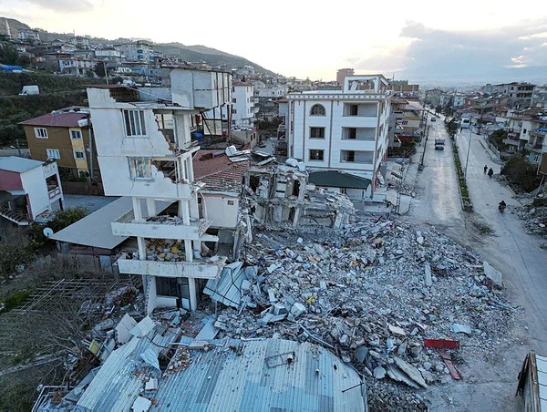 1676831307668.jpg İşte Marmara depremi için beklenen büyüklük! İstanbul detayı... Yapay deprem mümkün mü? Xavier Le Pichon tahminini açıkladı - 3