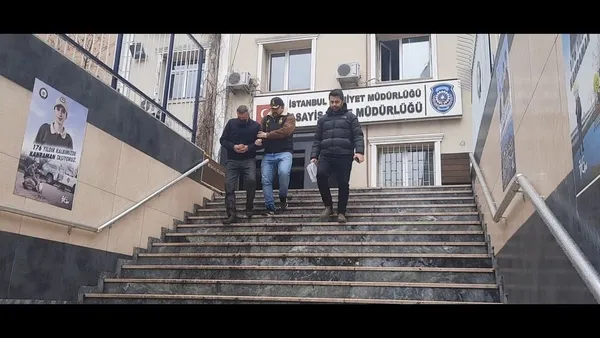hastanede-sahte-rontgenci-vurgunu-yasli-insanlari-rontgen-cekme-bahanesiyle-dolandirdi-1646809545494.jpg Hastanede sahte röntgenci vurgunu! Yaşlı insanları böyle dolandırdı - 3