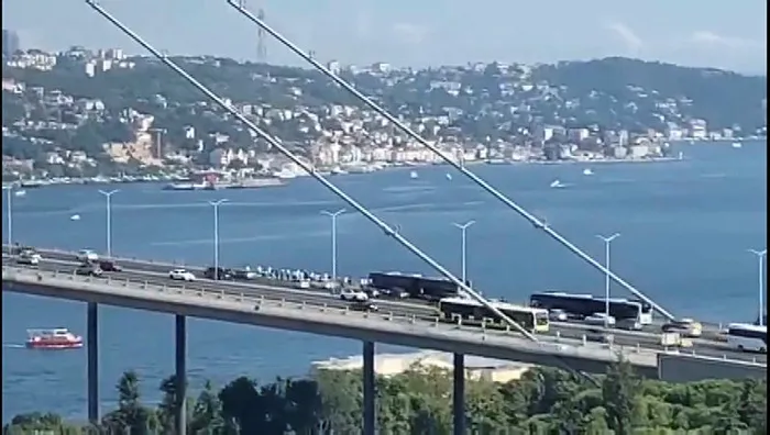 İstanbulluların metrobüs çilesi bitmiyor! 15 Temmuz Şehitler Köprüsü’nde arızalandı