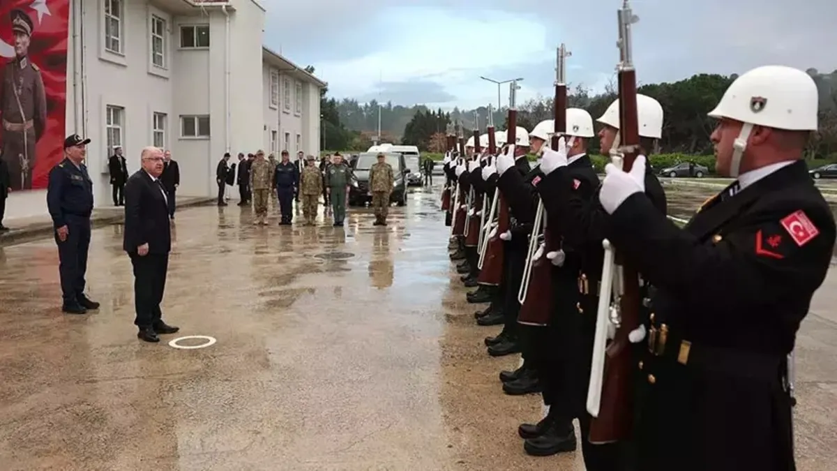 Bakan Güler'den Çanakkale'deki Amfibi Kolordu Komutanlığına ziyaret