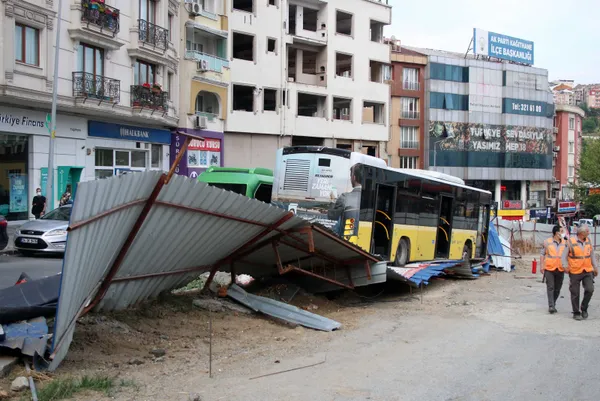 İETT aracı faciaya sürüklendi! İstanbul'da korku dolu anlar - 3