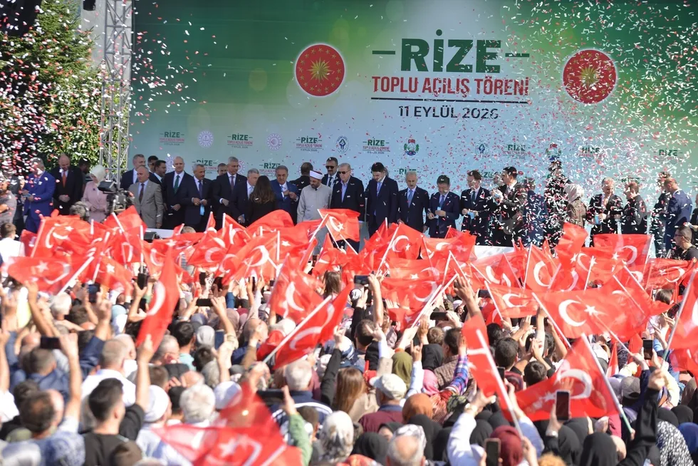 baskan-erdogandan-rizede-teskilata-mesaj-yorulmadan-kosturmaya-devam-1789136131056.jpeg Başkan Erdoğan’dan Rize’de teşkilata mesaj: Yorulmadan koşturmaya devam - 2