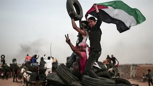 Yahudiler Filistinlilerin evlerine saldırdı! Bir kız çocuğunu kaçırmak istediler