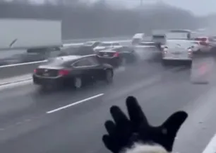 Kar fırtınası kaosa yol açtı! Onlarca araç birbirine girdi