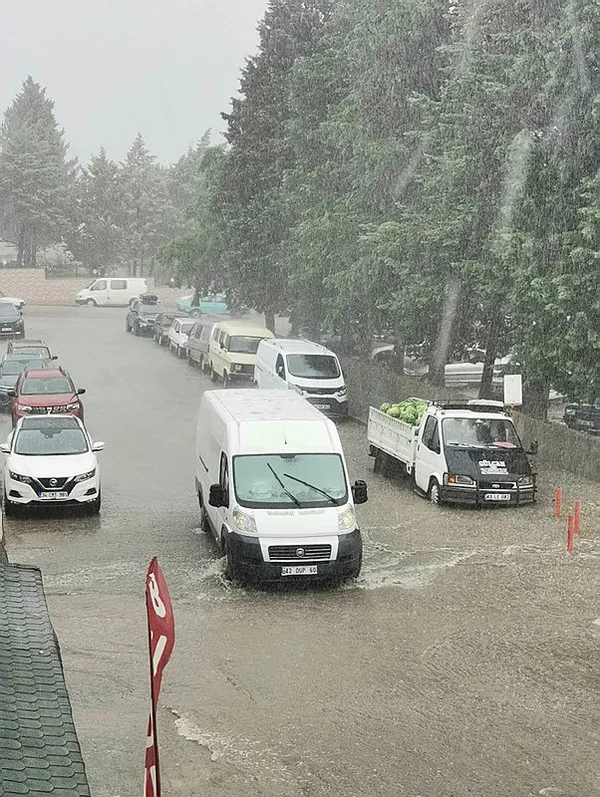 1660065372598.jpg O illere sel ve dolu yağışı uyarısı! Meteoroloji'nin uyarısı sonrası etkisini gösteriyor! İstanbul ve Ankara için saat verildi... Güncel hava durumu - 11