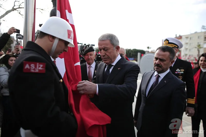 Çanakkale Zaferi'nin 108. yıl dönümü! "Çanakkale geçilmez" yazılı altın madalya Türk bayrağına takıldı 8