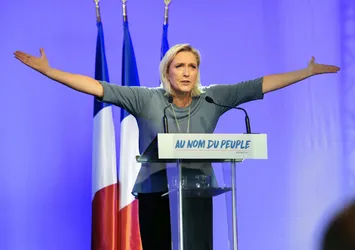 Le Pen’in partisine polis baskını