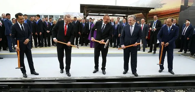 Cumhurbaşkanı Erdoğan, BTK çekicini Azerbaycan’dan hatıra aldı