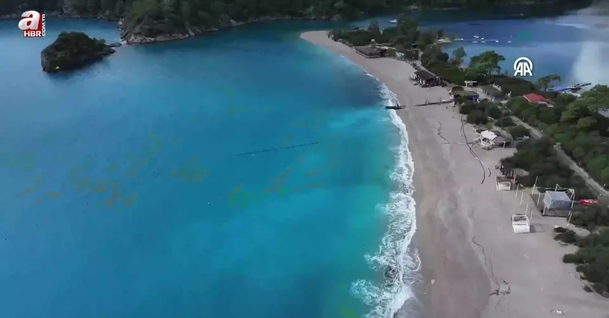 Fethiye'de Ölüdeniz'in rengi turkuaza döndü