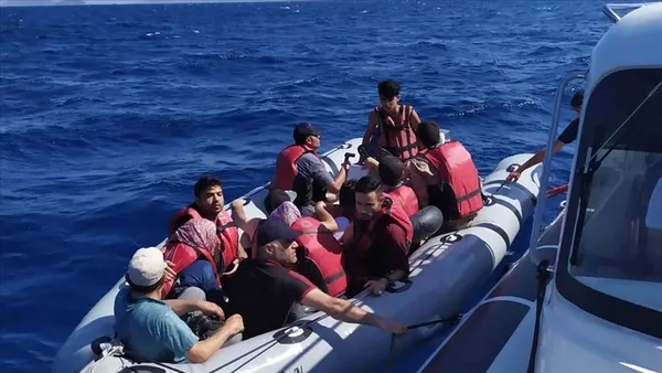 bodrum-aciklarinda-gocmen-operasyonu-16-duzensiz-gocmen-yakalandi-1695578829610.jpg Bodrum açıklarında göçmen operasyonu! 16 düzensiz göçmen yakalandı - 2