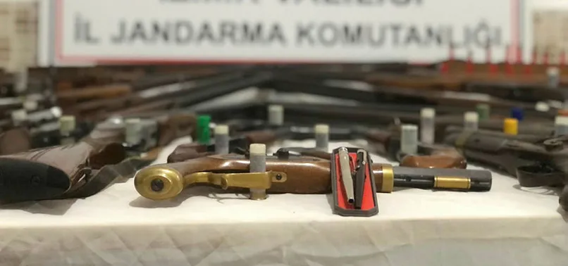 FETÖ şüphelisinin evinden casus tabancası çıktı