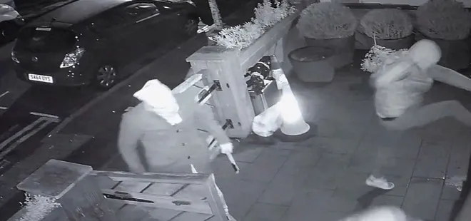 İngiltere’de PKK yandaşları Türk derneğine saldırdı