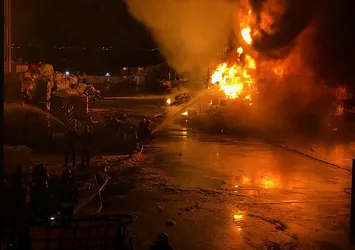 Denizli'de geri dönüşüm fabrikasında yangın