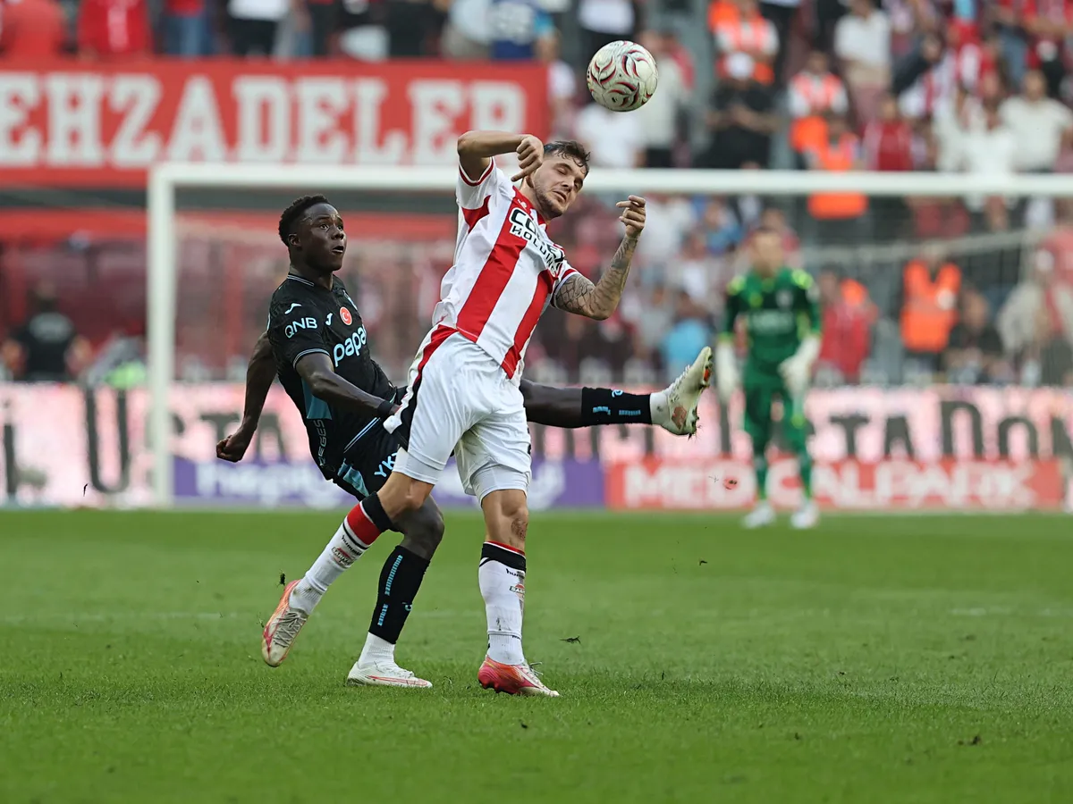 Samsunspor-Trabzonspor maçında gülen taraf konuk ekip: Muçi, Nwaiwu ve Dju'nun golleriyle bordo-mavililer 13 puana çıktı - 4