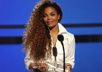 Janet Jackson 50 yaşında anne oldu