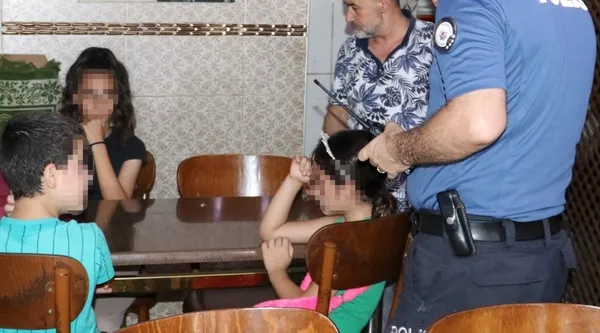 adanada-soke-eden-olay-3-cocugunu-kebapcida-birakip-ortadan-kayboldu-1660208009088.jpg Adana’da şoke eden olay! 3 çocuğunu kebapçıda bırakıp ortadan kayboldu - 2