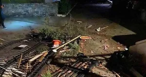 İzmir’i dolu ve hortum vurdu! Yaralılar var