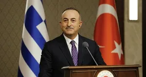 Bakan Çavuşoğlu Yunan gazetesine konuştu: Vazgeçin