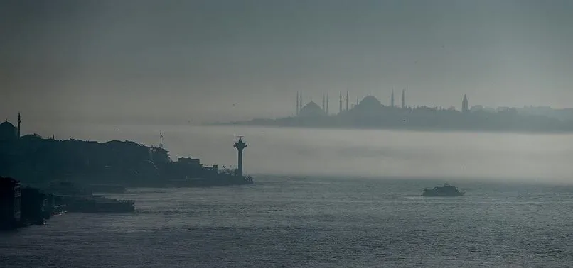 İSTANBUL'DA BOĞAZ TRAFİĞİNE SİS ENGELİ