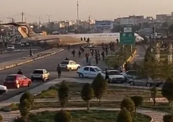 İran'da yolcu uçağı acil iniş yaptı