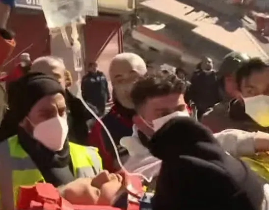 son-dakika-248-saatte-yeni-mucize-kahramanmarasta-bir-kisiye-canli-ulasildi-1676539408203.jpg Son dakika: 248. saatte yeni mucize! Kahramanmaraş'ta Aleyna Ölmez'e canlı ulaşıldı - 1