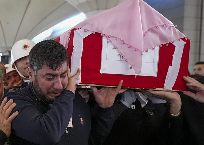 turkiye-tusas-sehitlerini-son-yolculuguna-ugurladi-1729779671733.jpg