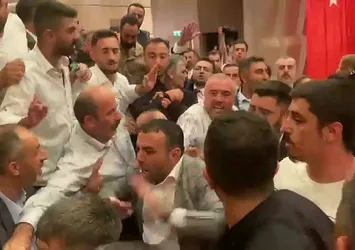 CHP'de alışılagelmiş görüntüler! İstanbul il kongresinde kavga! Bay Kemal'in Canpolat'ı İmamoğlu'nu doğradı