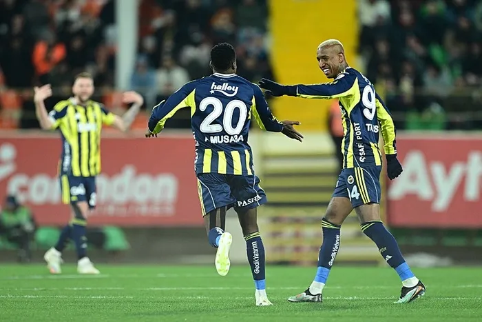 fenerbahce-deplasmanda-galibiyete-uctu-zirve-yarisinda-kritik-avantaj-1768763281464.jpeg Fotoğraf (AA)