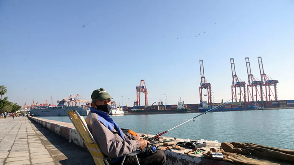 Son dakika: Aynı günde hem yaz hem kış! Mersin'de vatandaşlar iki mevsimi bir arada yaşıyor