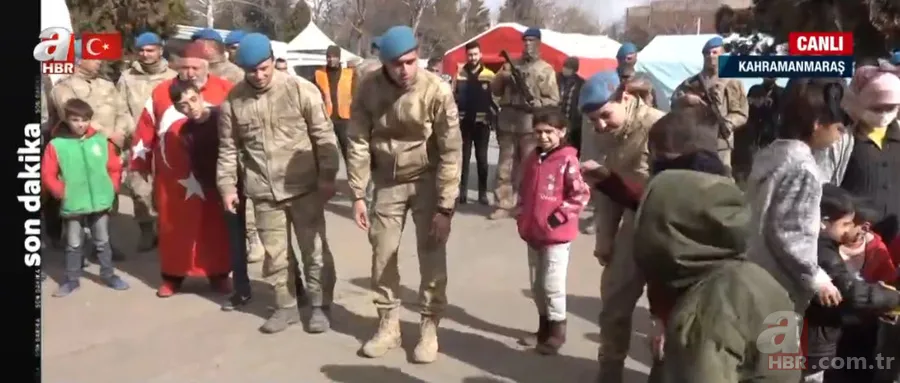 Mehmetçik ile halk el ele! Vatandaş A Haber canlı yayınında böyle seslendi: Allah devletimize zeval vermesin! Devletimiz güçlüdür 5