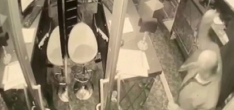 İstanbul’da satırlı saldırgan oteli basıp masayı ve korkulukları parçaladı!