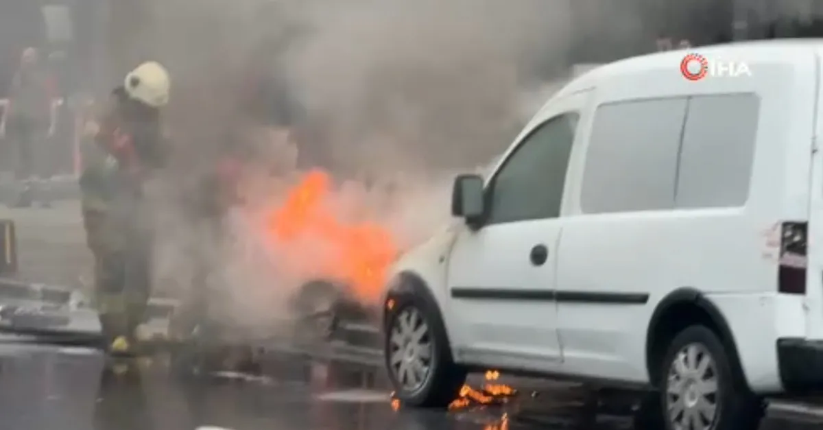 İstanbul'da alev alan araç cayır cayır yandı İBB'ye bağlı itfaiye ekipleri müdahale edemedi