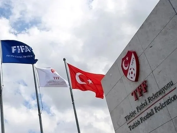 besiktas-ve-trabzonspor-pfdkya-sevk-edildi-1664896608191.jpg Beşiktaş ve Trabzonspor PFDK'ya sevk edildi - 1