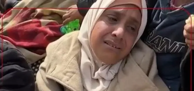 Gazze’de insani felaket! İnsanlığın utanç görüntüleri: Filistinli kadın bir parça ekmeyi görünce gözyaşlarını tutamadı