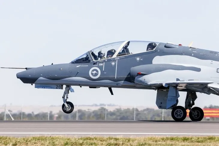 Avustralya Uluslararası Havacılık Fuarı’nda savaş uçakları hünerlerini sergiledi