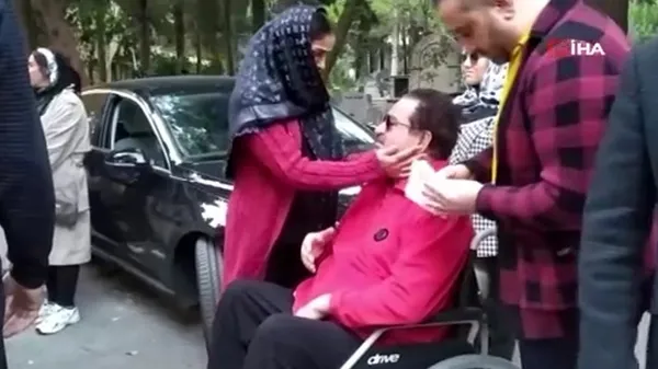 annesi-vefat-eden-derya-tunayi-ibrahim-tatlises-yalniz-birakmadi-1667411429425.jpg Annesi vefat eden Derya Tuna’yı İbrahim Tatlıses yalnız bırakmadı - 3