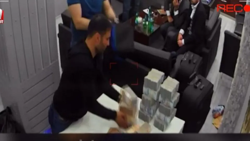 CHP’de yolsuzluk iddiaları İzmir’e sıçradı!