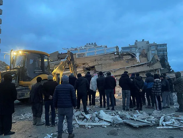 Son dakika: Dakika dakika yüzyılın depremi! İşte yaşanan tüm gelişmeler! A Haber felakete böyle yakalandı