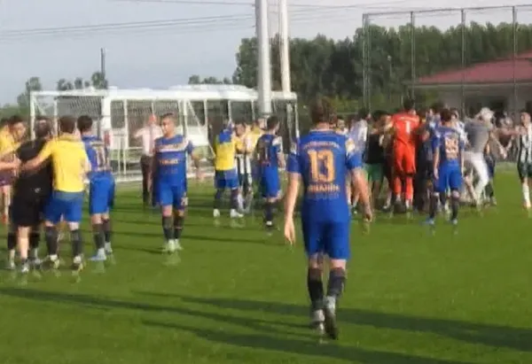 1624972280528.jpg Çilimli Belediyespor Karamürselspor maçında futbolcular kontrolden çıktı! - 1