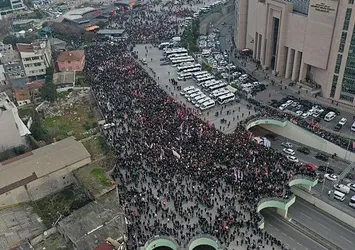 CHP'lilerden adliye önünde karışıklık çıkarma çabası! Görevlilere saldırdılar | CHP'lilerden DHKP-C sloganları