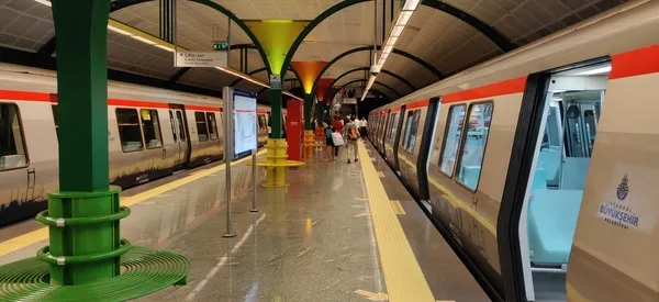 istanbullular-dikkat-o-metro-hatti-bakim-nedeniyle-bir-sureligine-kapatildi-1617810815737.jpg İstanbullular dikkat! Mecidiyeköy-Mahmutbey Metro Hattı'nın Mecidiyeköy istasyonu bakım nedeniyle bir süreliğine kapatıldı - 1