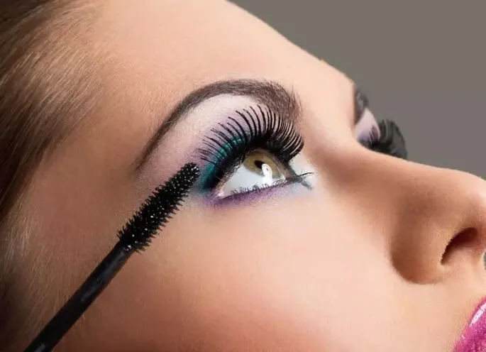 Güzelleşmek isterken gözünüzden olmayın! Kalıcı hasar bırakabilir...