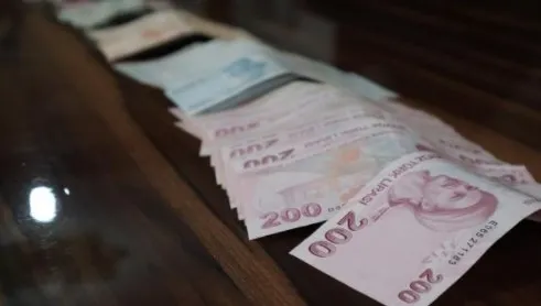 duzcede-dilencinin-cebinden-cikan-para-miktari-pes-dedirtti-1639649824250.jpg Düzce’de dilencinin cebinden çıkan para miktarı ‘pes’ dedirtti - 3