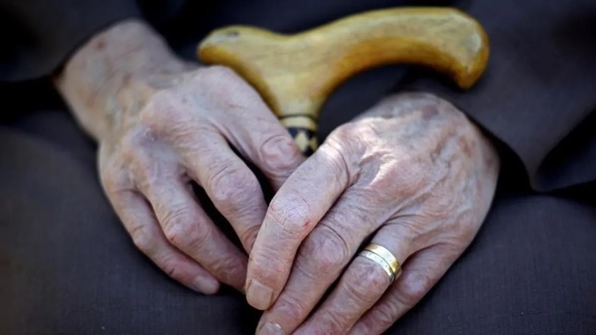Alzheimer’da erken belirtiler: Unutkanlığı hafife almayın