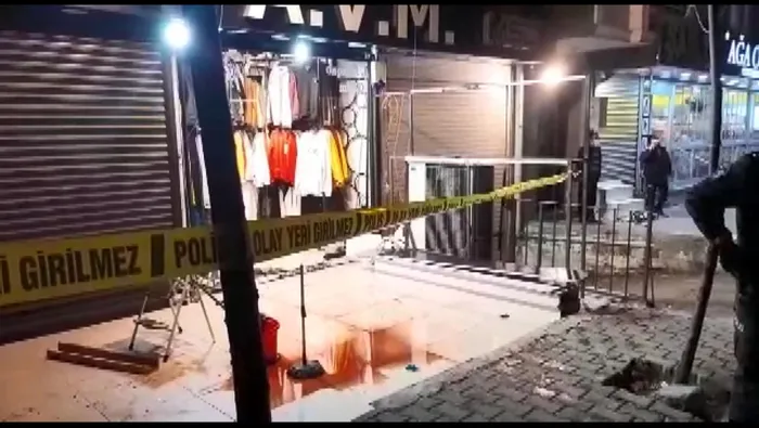 Son dakika: İstanbul Esenyurt’ta döner bıçaklı kavga! Sokak savaş alanına döndü - 2