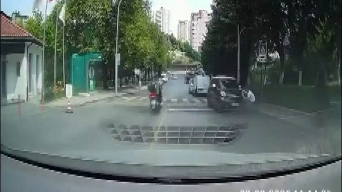 Faciaya ramak kala! Başakşehir'de kayan aracı son anda durdurduğu anlar kamerada